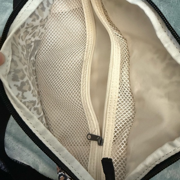 Nike Animal Print Waist Bag with Black Accents - Picture 3 of 3